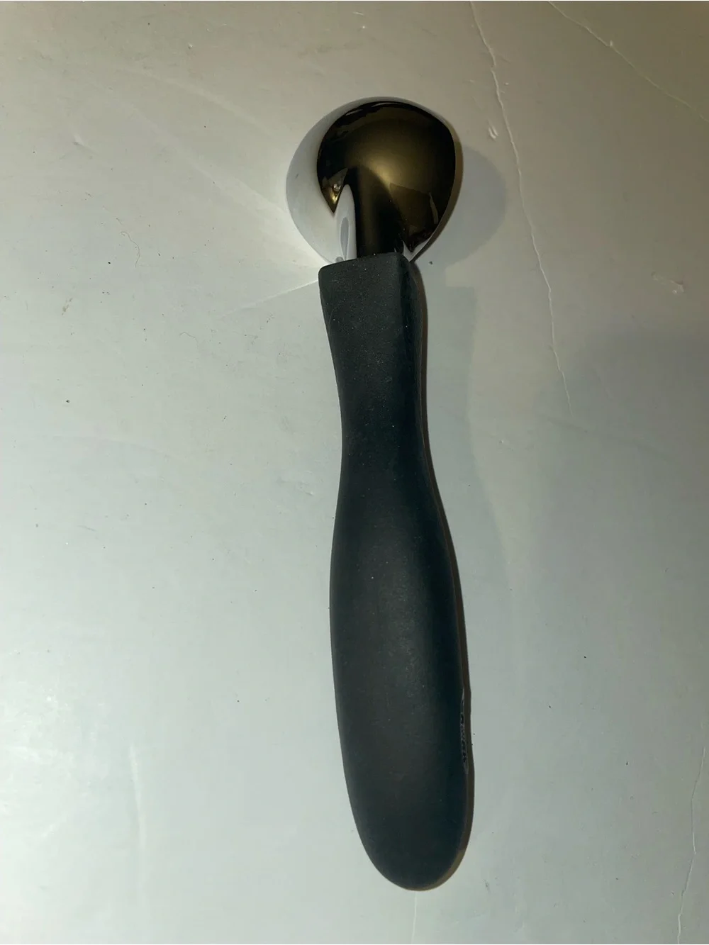 Cutco Black Ergonomic Ice Cream Scoop with Comfort Grip